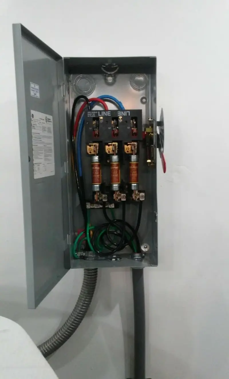 Three-phase disconnect switch installed for Smoke Detector Installation in Hillsboro